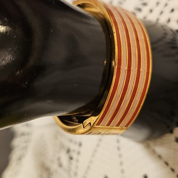 Kate Spade Red/White/Gold HOLIDAY Bangle Braclet w/ idiom "No strings Attached" - Picture 2 of 11